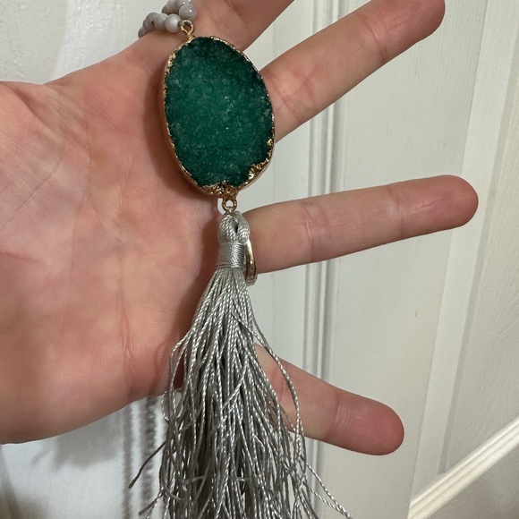 Long gray and green necklace - Picture 2 of 4